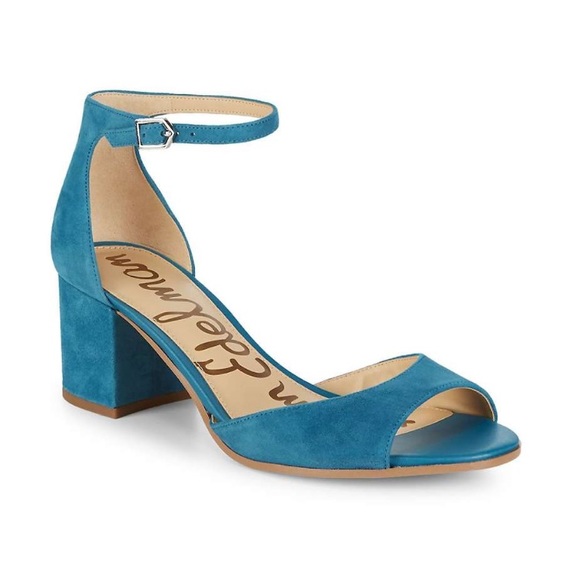 peacocks block heels